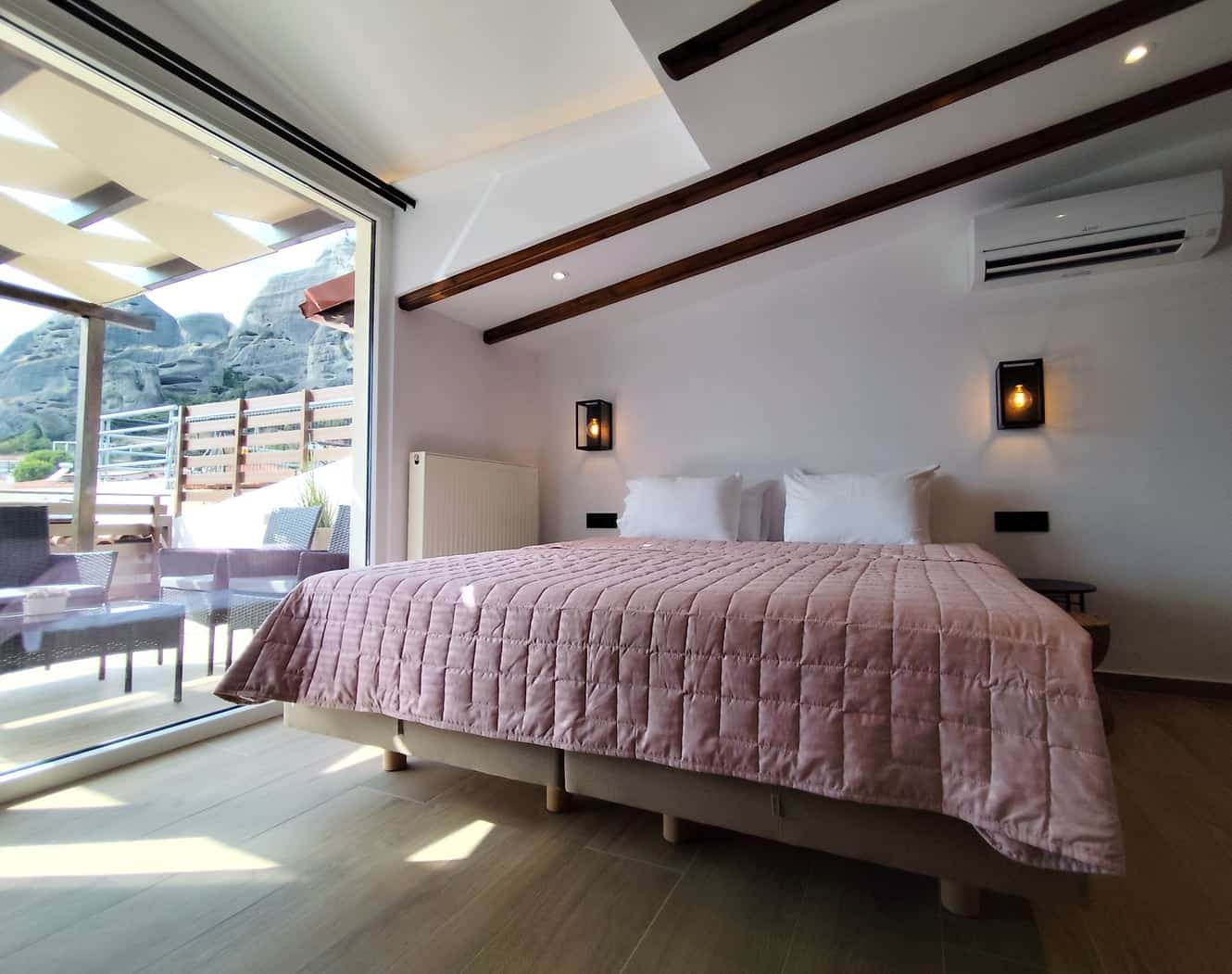 Meteora Gold and Glass loft with amazing view 1