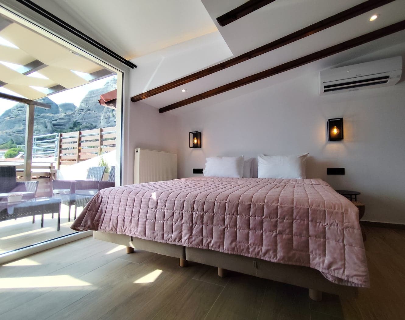 Meteora Gold and Glass loft with amazing view 1