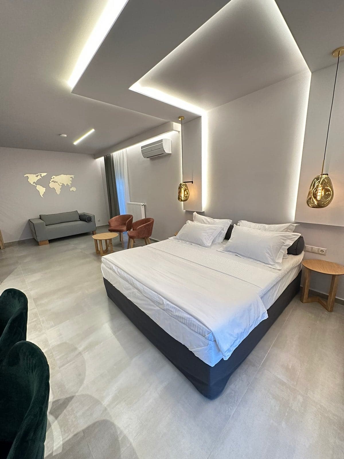 Meteora Gold and Glass with king size bed 2