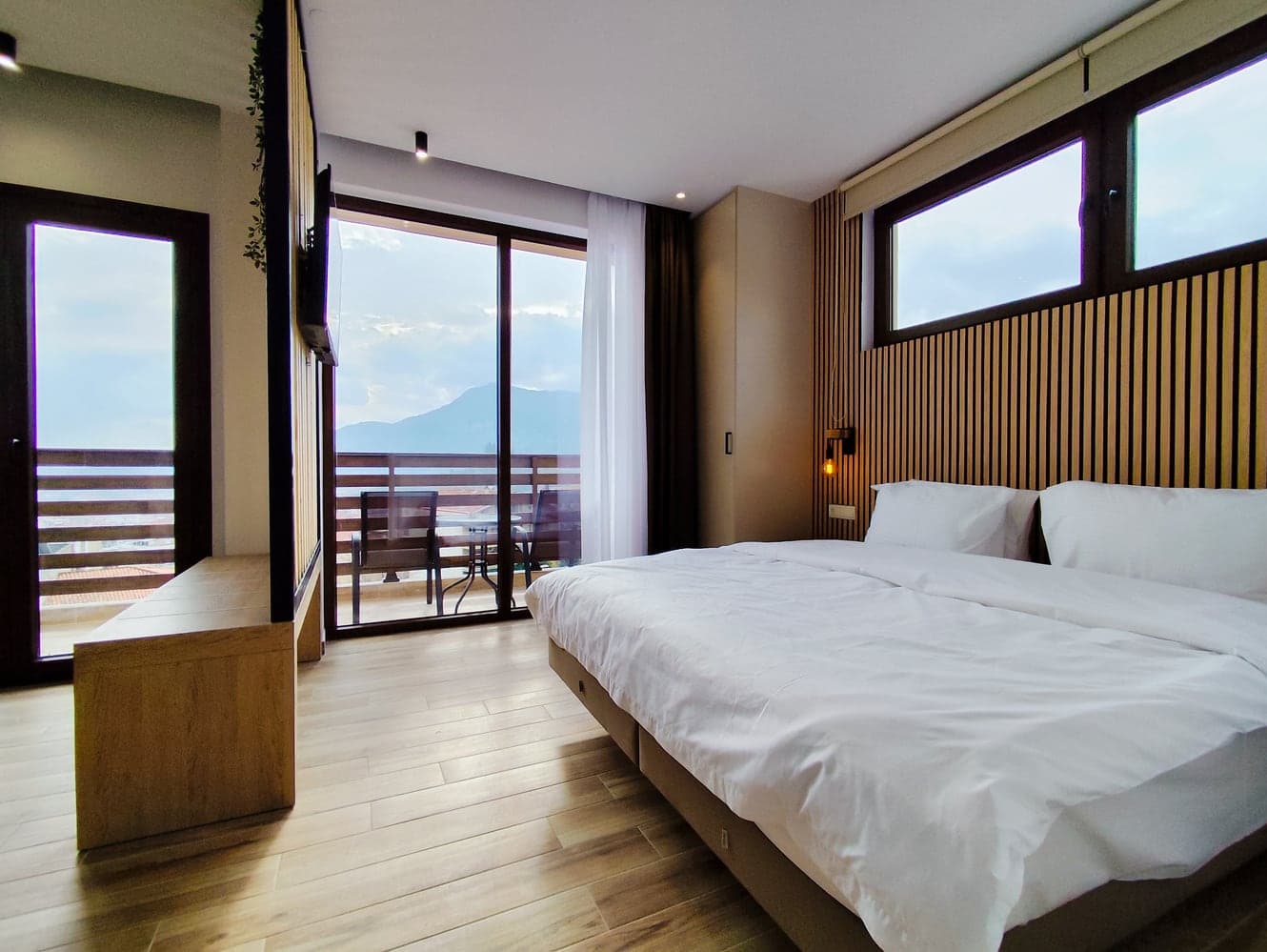 Meteora Gold and Glass suite with jacuzzi 2